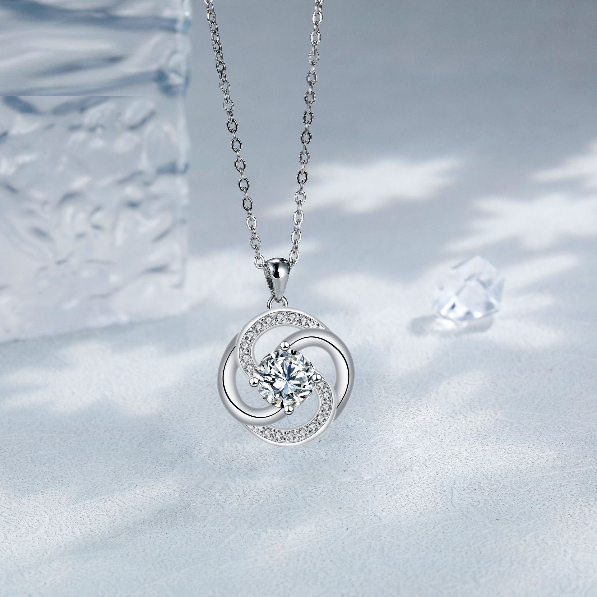 Personalized Design Ethereal Clover Clover Necklace